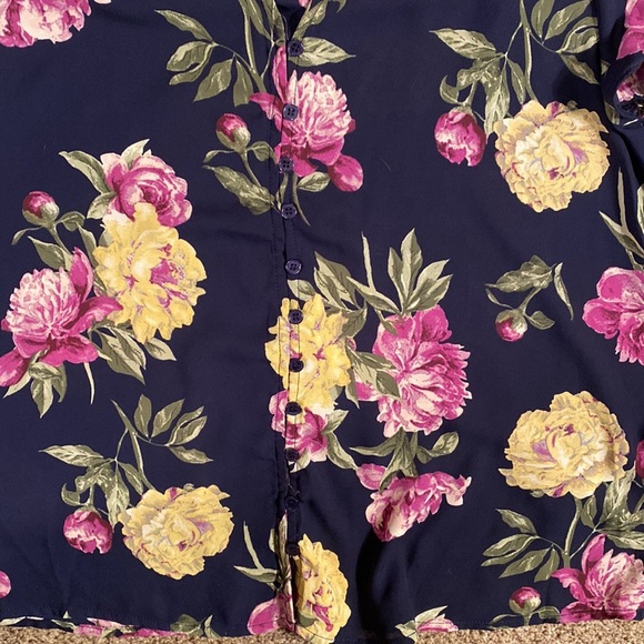 Angela Plus flower blouse - Picture 8 of 10